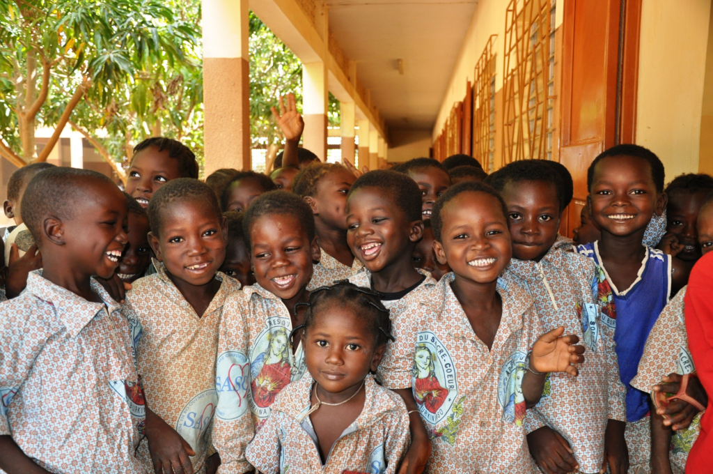 Estudiantes niños en África